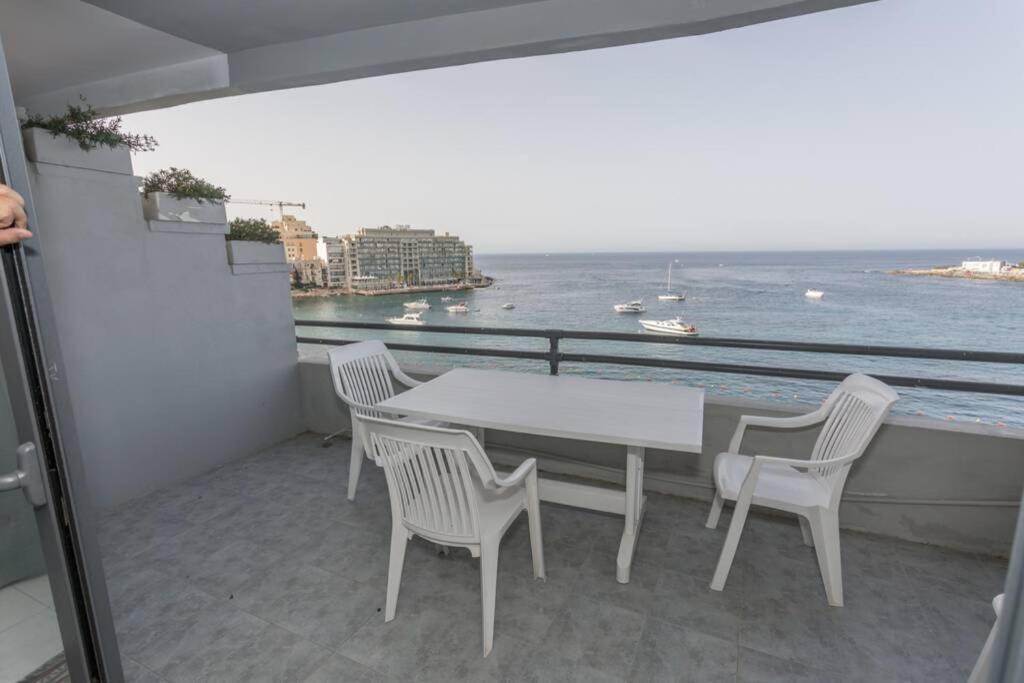 St Julians' Sea Front, Spectacular View, Apartment San Ġiljan Kültér fotó